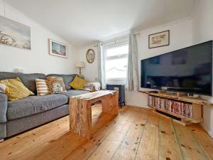 Cosy chalet by the sea