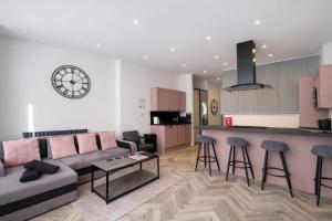 Stunning Apartment By The Sea