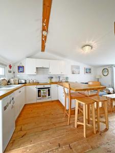 Cosy chalet by the sea
