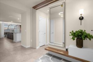 5 Bedrooms 4.5 Bathrooms Windsor Island 4234LA