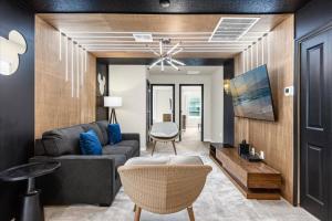 5 Bedroom 4.5 Bathroom Windsor Island 3822LA