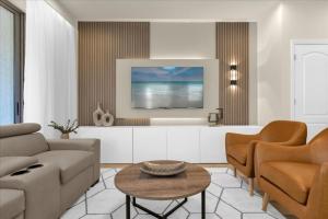 5 BD 4.5 BA Windsor At Westside 8815 GC