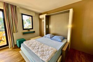 Modern apartment with swimming pool in Mandelieu