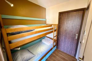 Modern apartment with swimming pool in Mandelieu