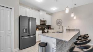 5 Bedrooms 4 Bathrooms Storey Lake 4813 Ml