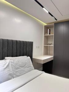 Stylish and Serene studio, close to CBD & airport, fast wifi, private compound