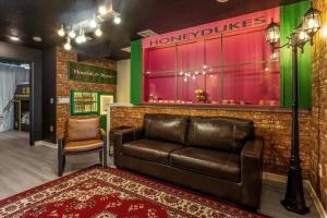 5 bedrooms 5 Bathrooms Windsor Island 270 JW