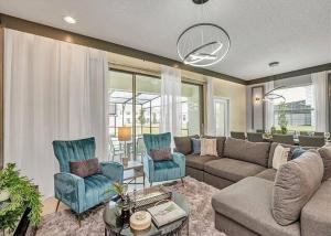 5 Bd 45 Ba Windsor At Westside 2414 Td