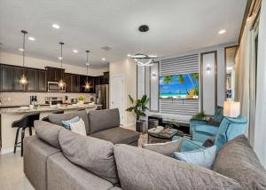 5 Bd 45 Ba Windsor At Westside 2414 Td