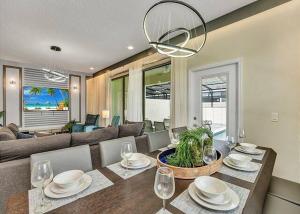 5 Bd 45 Ba Windsor At Westside 2414 Td