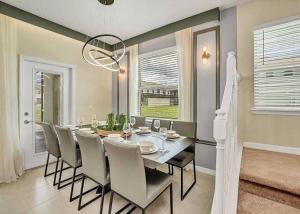5 Bd 45 Ba Windsor At Westside 2414 Td