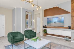 5 Bedrooms 5.5 Bathrooms Solterra 7207 OL