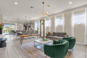 5 Bedrooms 5.5 Bathrooms Solterra 7207 OL