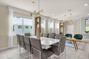 5 Bedrooms 5.5 Bathrooms Solterra 7207 OL