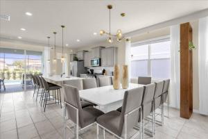 5 Bedrooms 5.5 Bathrooms Solterra 7207 OL