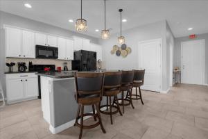 5 Bedrooms 5.5 Bathrooms Solterra 4671 TD