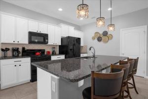 5 Bedrooms 5.5 Bathrooms Solterra 4671 TD