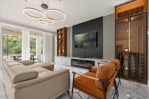 5 BD 5 BA Sonoma Resort 2677 CA