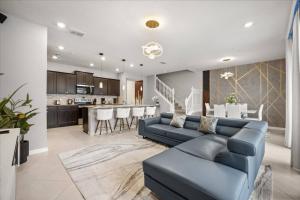 5 BD 4.5 BA Windsor Cay 16061 BW