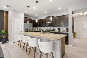 5 BD 4.5 BA Windsor Cay 16061 BW