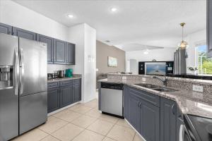 6 Bedrooms 4 Bathrooms Wilshire Oaks 2334 CC