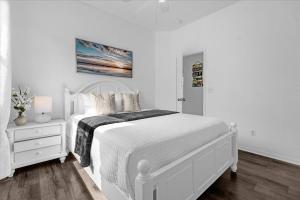 6 Bedrooms 4 Bathrooms Wilshire Oaks 2334 CC