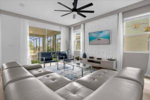 6 BD 4.5 BA Solara Resort 8995 AD