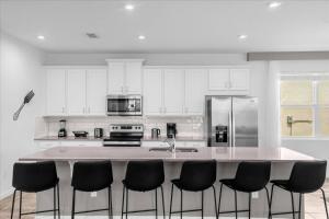 6 BD 4.5 BA Solara Resort 8995 AD