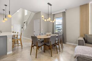 6 BD 4.5 BA Windsor Cay16007 SC