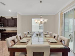 6 BD 5 BA Paradise Palms 8937 CP