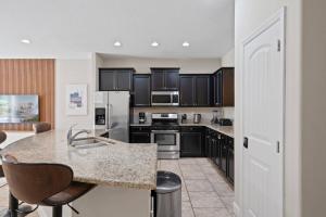 6 Bedrooms 5.5 Bathrooms Solterra 5271 WW