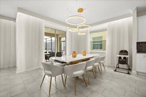 6 BD 5 BA Storey Lake 4326 SL