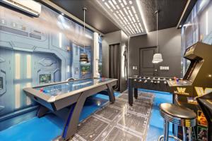 6 BD 5 BA Storey Lake 4326 SL