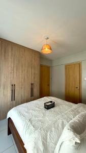 Spacious Parklands flat, balcony, gym,Wi-Fi, security