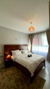 Spacious Parklands flat, balcony, gym,Wi-Fi, security