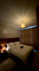 Spacious Parklands flat, balcony, gym,Wi-Fi, security