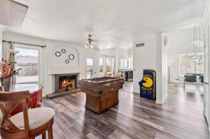 Luxury Home in Phoenix Peoria for 16 Guests & Pool