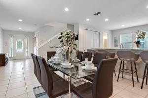 6 Bedrooms 6.5 Bathrooms Encore 7514 MA