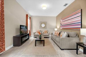 6 Bedrooms 6 Bathrooms Storey Lake 4633 TB