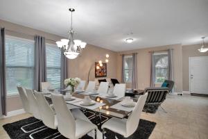 7 Bedrooms 5 Bathrooms Solterra 4103 OD