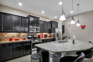 7 Bedrooms 5 Bathrooms Solterra 4103 OD