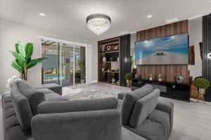 7 Bedrooms 5.5 Bathrooms Windsor Island 4420KR