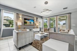 7 Bedrooms 6.5 Bathrooms Solara 9041FKTW