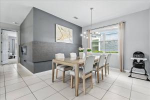 7 Bedrooms 6.5 Bathrooms Solara 9041FKTW