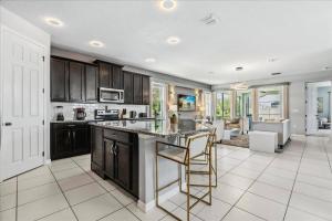 7 Bedrooms 6.5 Bathrooms Solara 9041FKTW