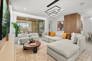 7 Bedrooms 65 Bathrooms Solara 9158Sc