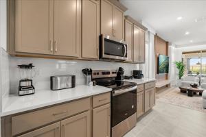 7 Bedrooms 65 Bathrooms Solara 9158Sc