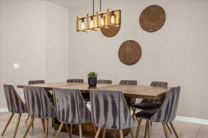 8 BD 6 BA Windsor Island 2070 LC