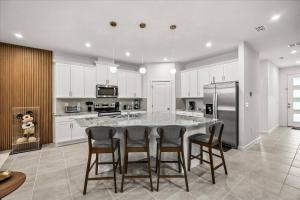 8 Bedrooms 6 Bathrooms Solara 9108DP