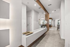 8 Bedrooms 6 Bathrooms Solara 9108DP